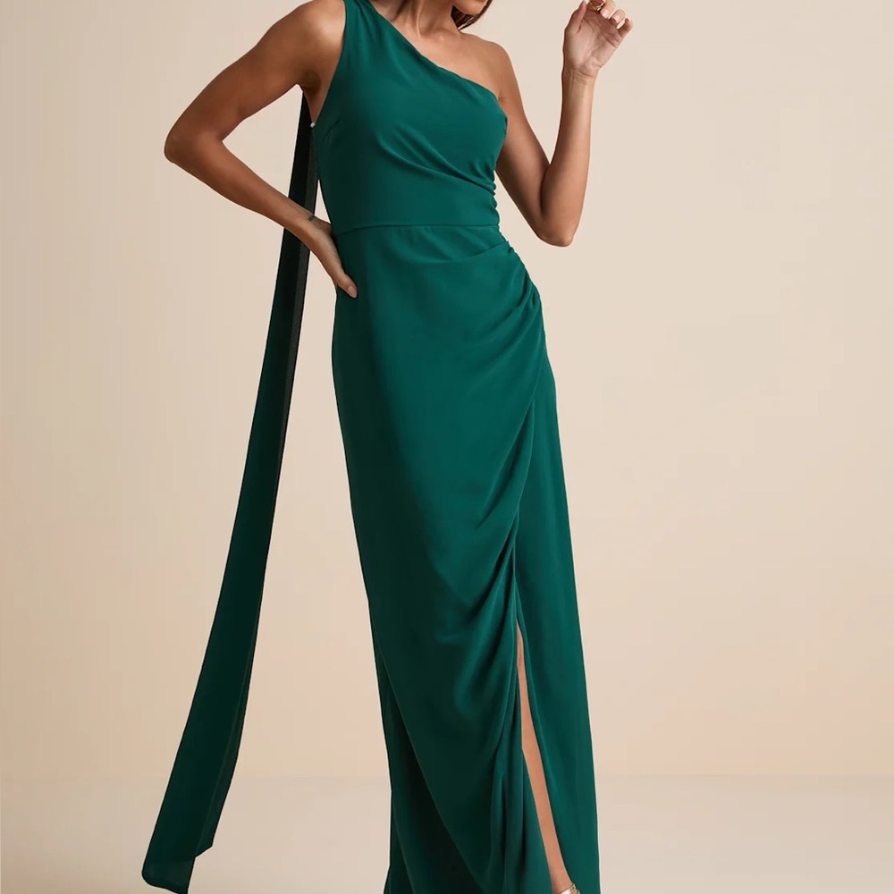 Elegant Green Evening Gown Lulu’s NWT